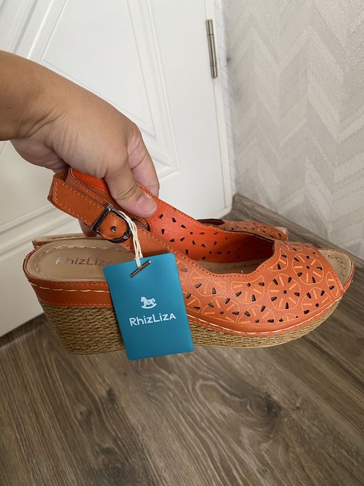 Продам босоножки 38 размер