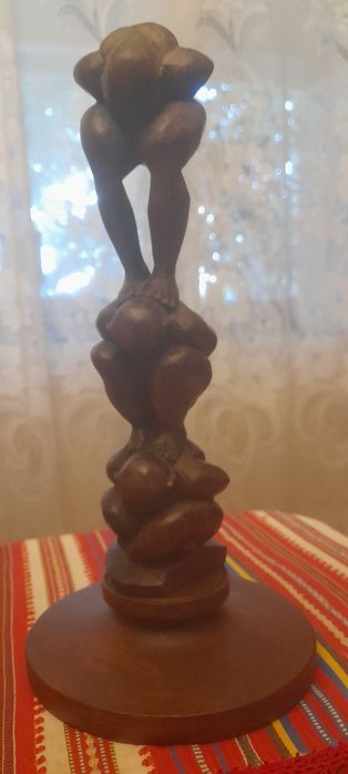 Două statuete decorative din lemn