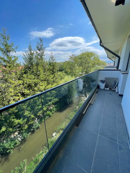 Apartament nou de închiriat – modern utilat, cu vedere superbă