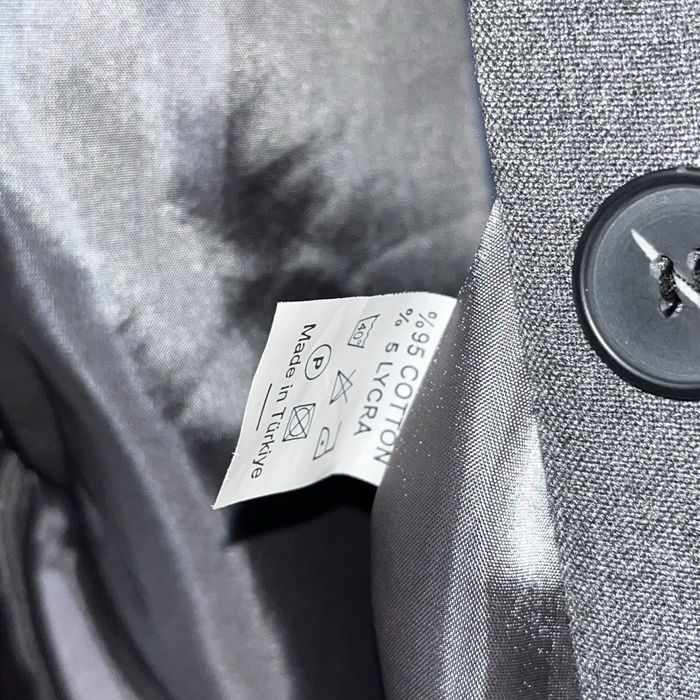 Пиджак с брюками серый