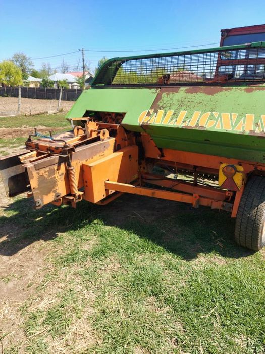 Vând balotiera galigani