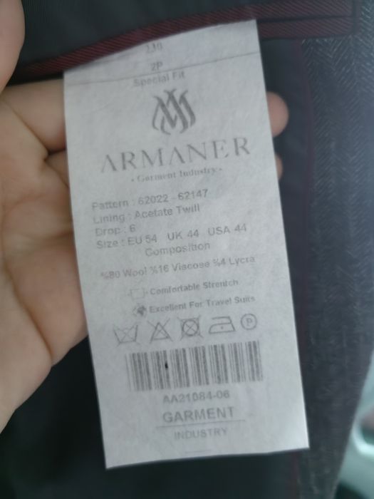 Costum bărbați nou cu eticheta, 80% lana