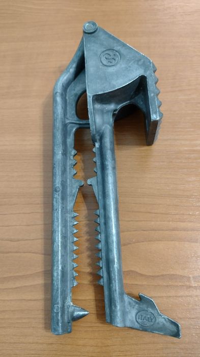 Articole menaj: Presă multifuncțională 4 in 1 /  Bătător șnițele