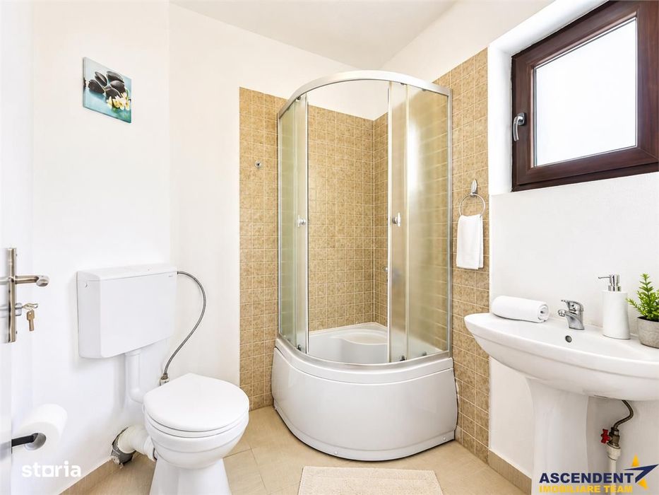 Aleasa Pensiune, pe 1.400 mp teren, in curcubeu montan, Bran, Brasov