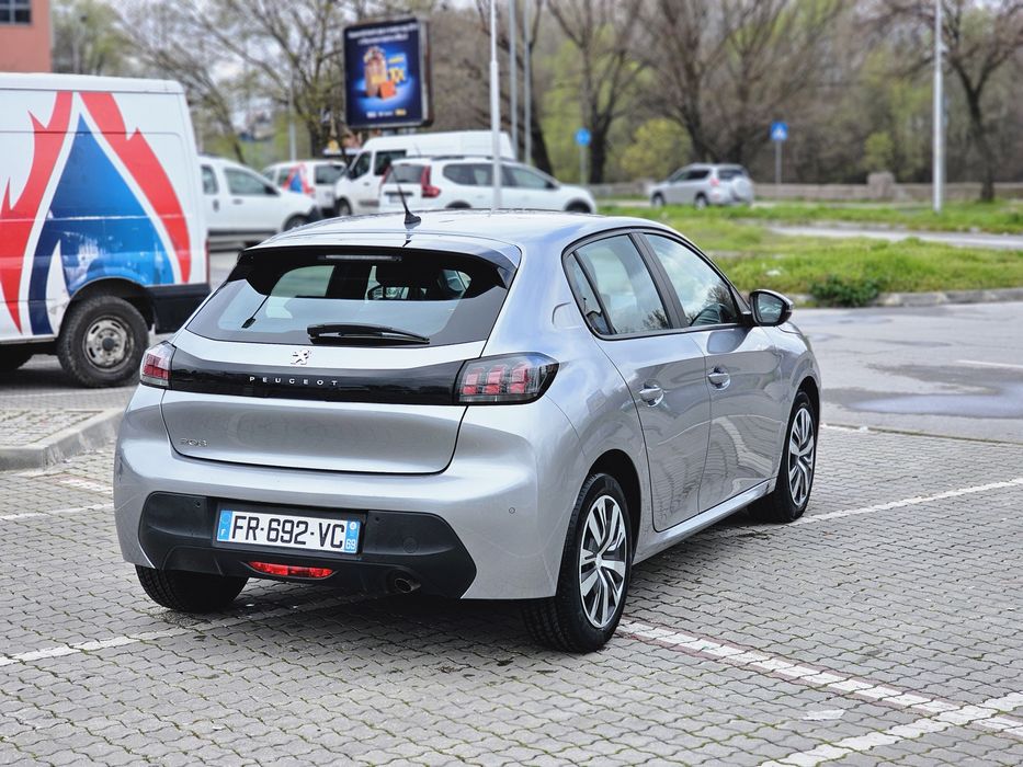 Peugeot 208 2020 година