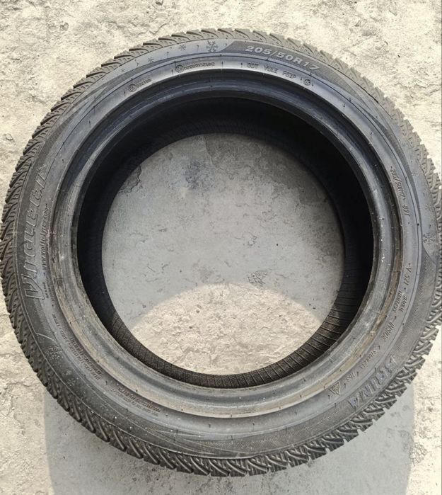 205/50R17 сотилади