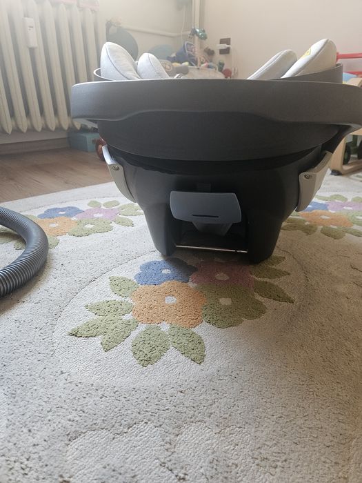 Столче за кола (кошница) Cybex Aton 5 + база и подарък летен калъф