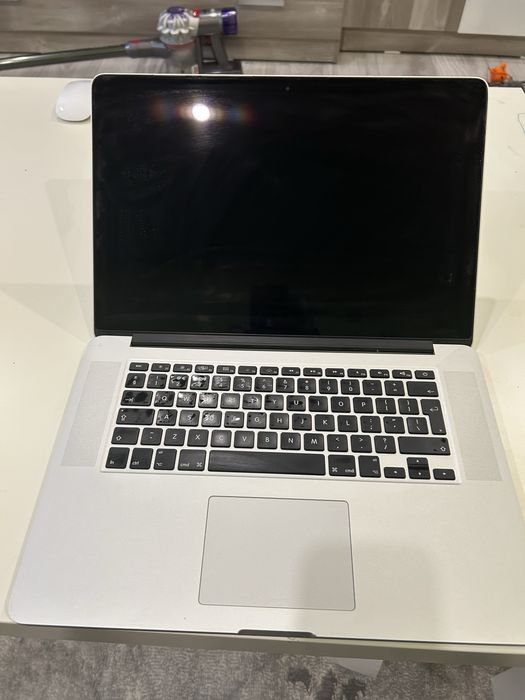 Macbook  pro за части