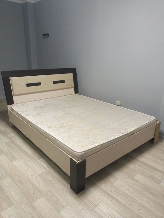 Кровать двуспальная