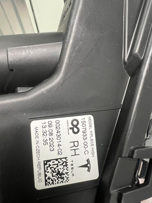 Фарове за Тесла различни видове