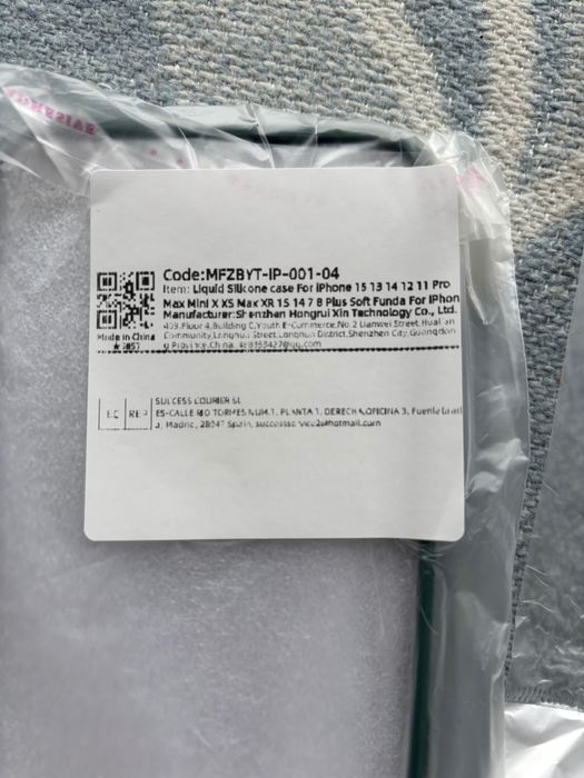 Син и зелен нов кaлъф с борд за айфон про 15