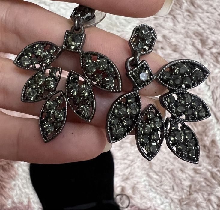 Cercei eleganti diferite modele