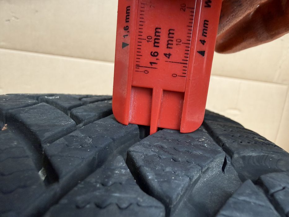 Зимини гуми Semperit 215/60/16 dot3924 | 8мм