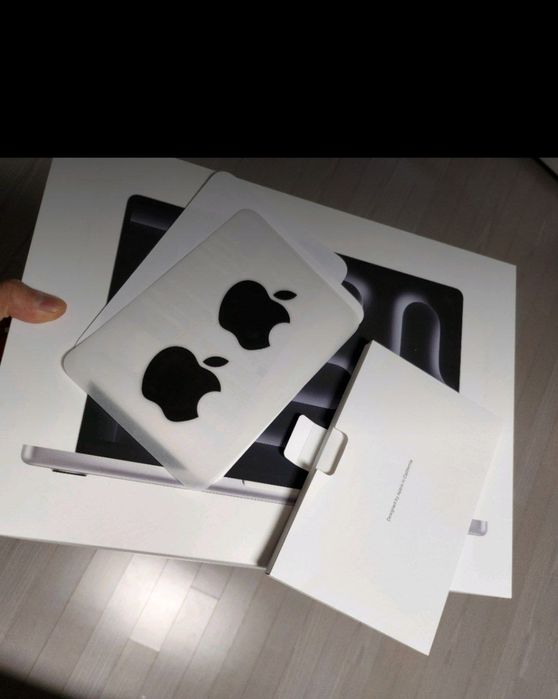 MacBook Pro M3 Pro 14 dyum silver 18GB/1TB full box sotiladi