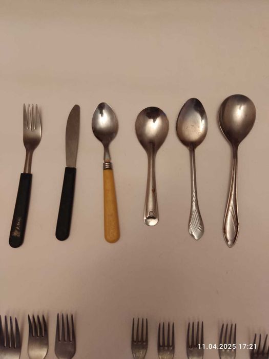 Вилки,    ложки.