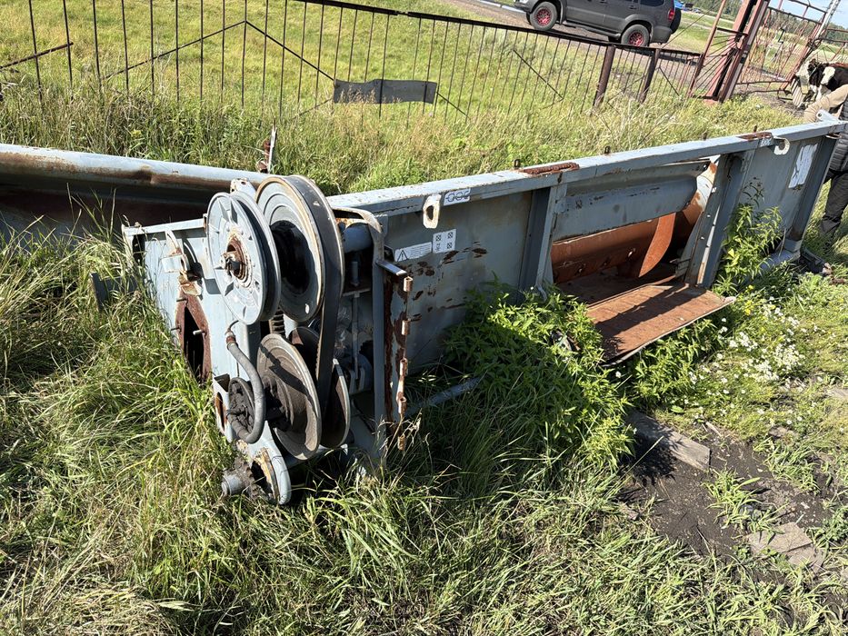 Подборщик комбайн  вектор