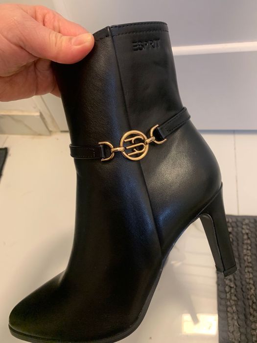 Pantofi cu toc vand urgent!!
