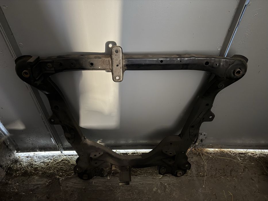 Передняя балка камри 40