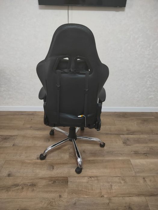 Игровое кресло Кресло Defender Ultimate б/у