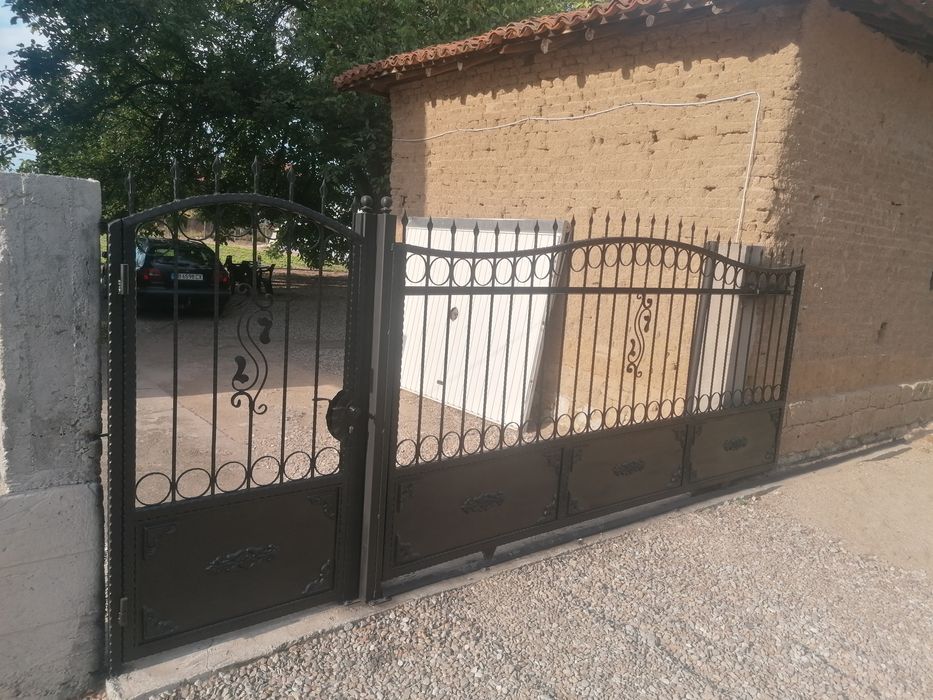 Метални врати,парапети,огради и др.