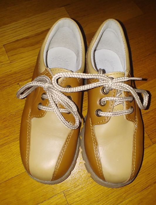 Пролетни обувки, номер 26
5 лв