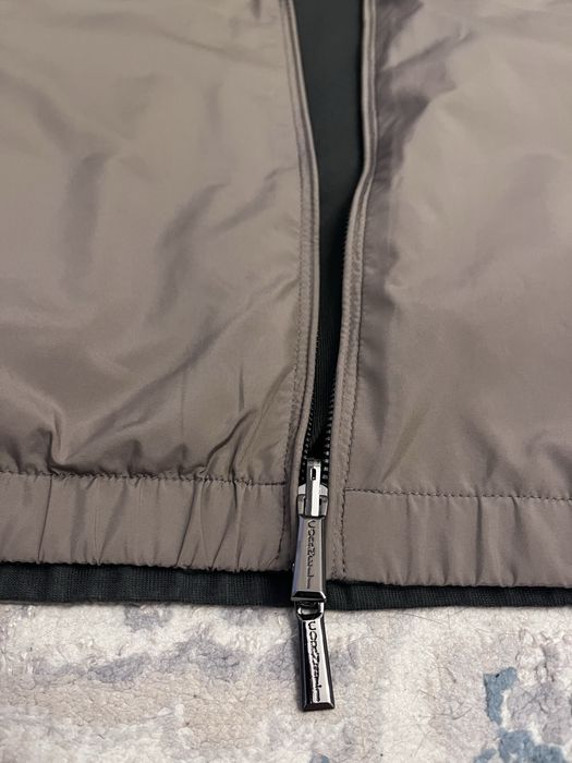 Продам жилетку Corneli