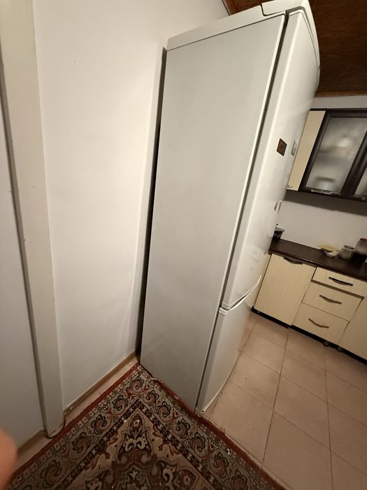 Продам Холодильник Atlant