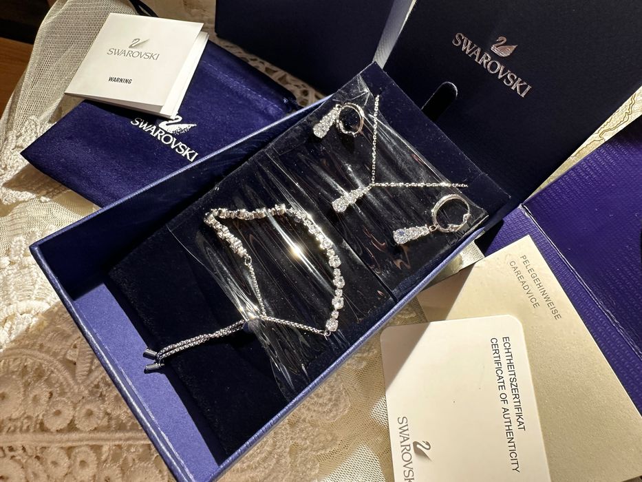 Set Swarovski Stilla attract colier, brățară si cercei