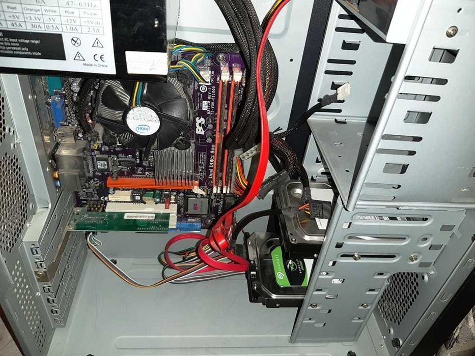 Настолен компютър + монитор 22'' + клавиетура и мишка