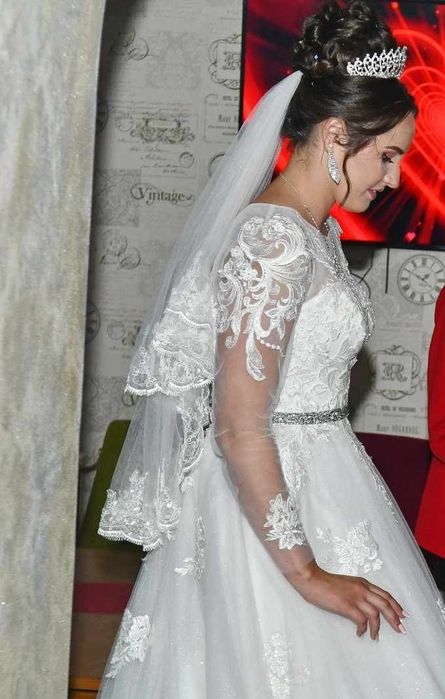 Rochie de mireasă cu toate accesoriile și rochie de schimb