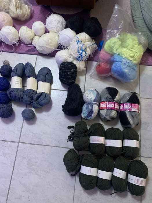 Прежда за плетене на дрехи . 4 лв / 50 гр.