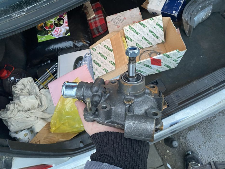 Части за ивеко 5912,4912,3510,водна помпа висящ лагер накладки