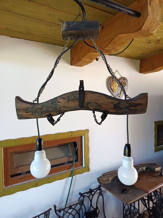 Lampa , lustra din jug vite