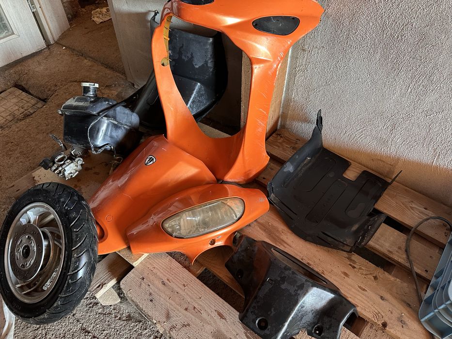 Части за скутер.