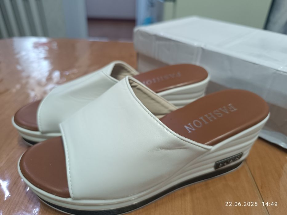 Продам босоножки