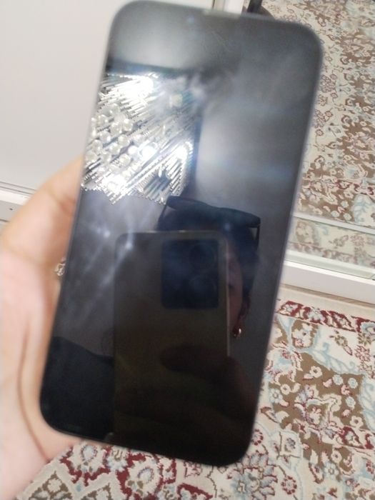 Продам 13 айфон в ремонте не был