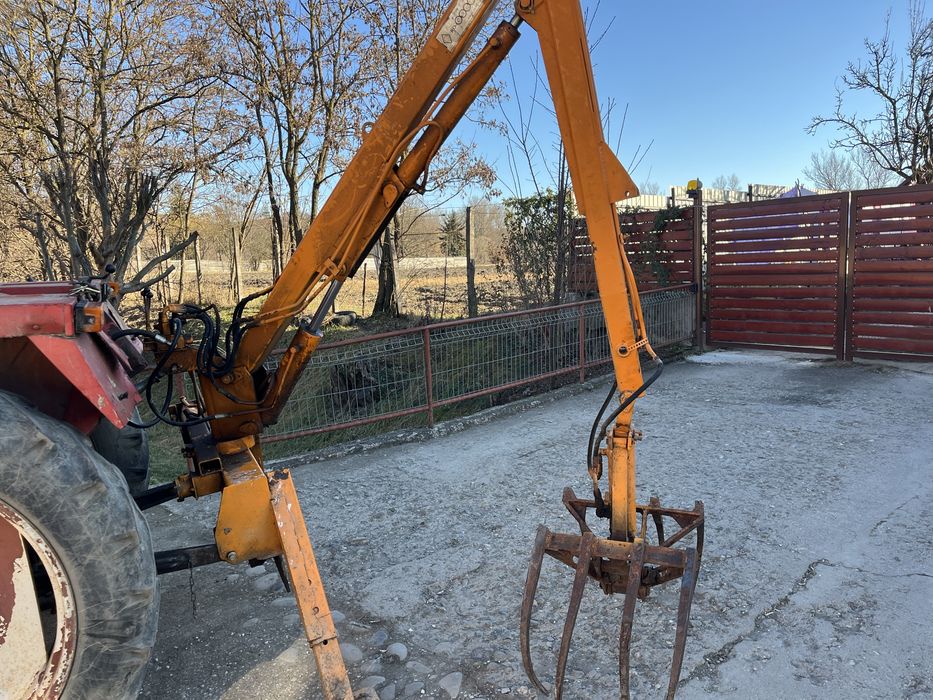 Incarcator gunoi cu brat