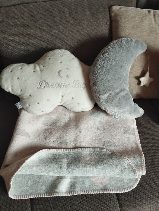 Възглавнички и одеалце