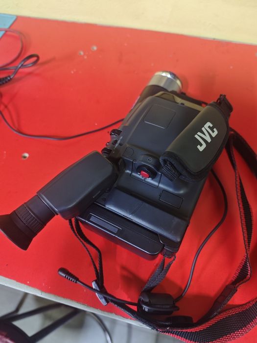 Видеокамера JVC GR-FX12A