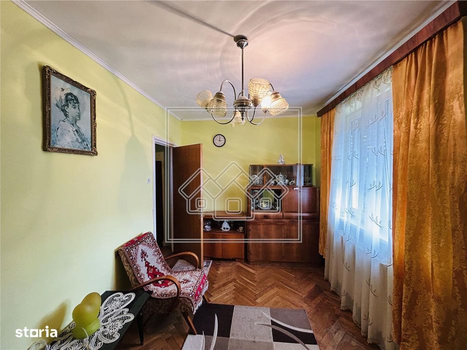 Ap decomandat, 3 camere, balcon, pivnita - N. Iorga