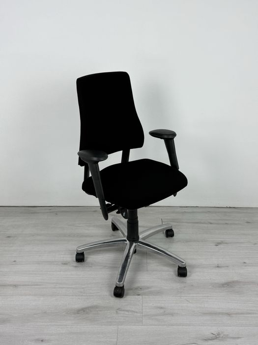 Офис стол BMA ергономик Модел Axia висока клас Черна тапицерия