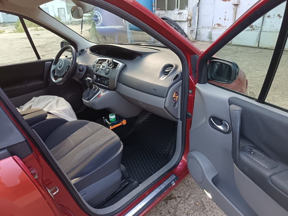 Vînd Reno Mega Scenic