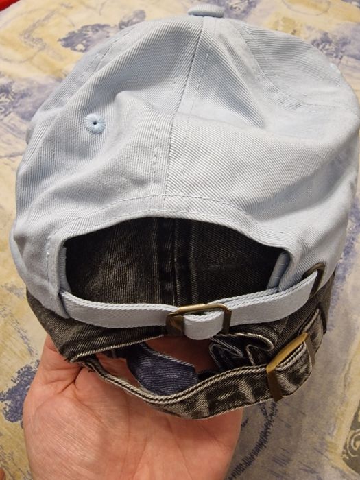 Нови шапки с козирка