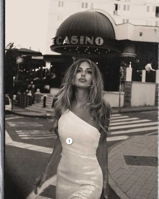 Pretty Lavish дълга рокля с пайети, сребрист/бяла, едно рамо, р-р S