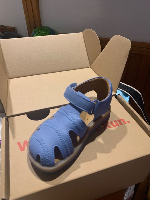 чисто нови сандали за момче Camper
