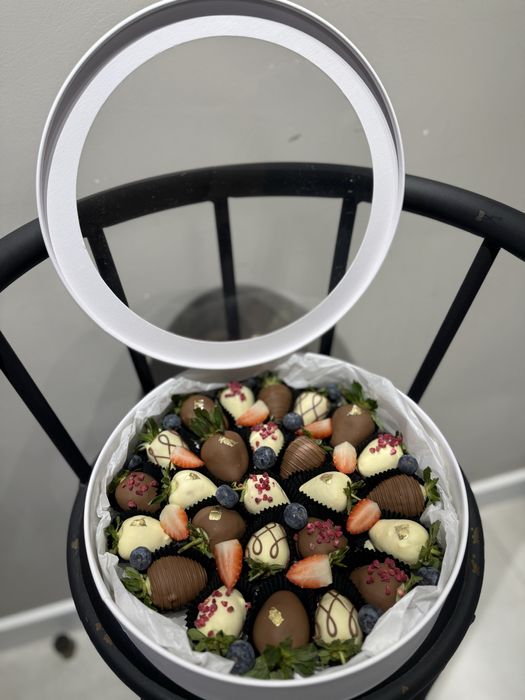 Цветы/клубника в шоколаде