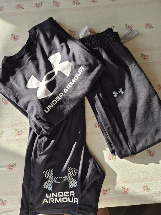 Продавам комплект Under armour момче