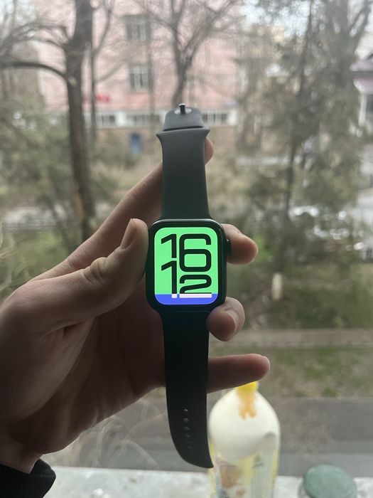 Смарт-часы Apple Watch SE