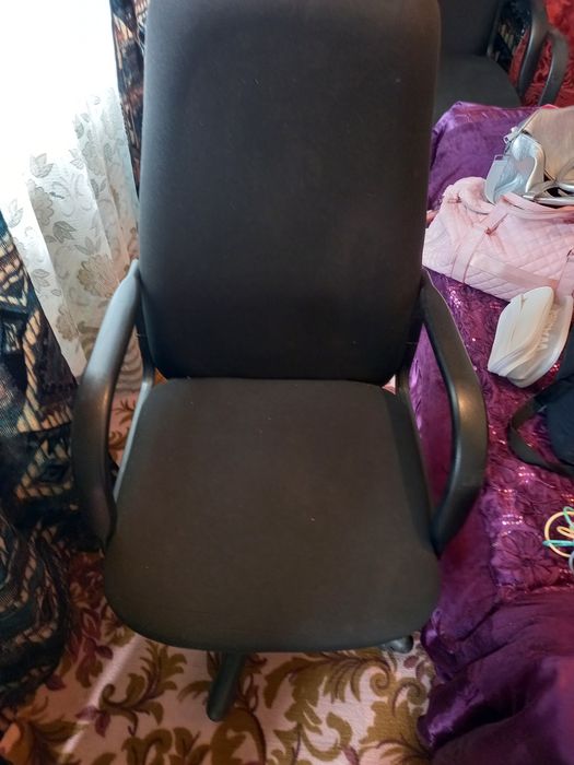 Офисное кресло продается