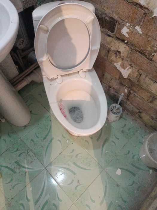 Продам унитаз и раковину.